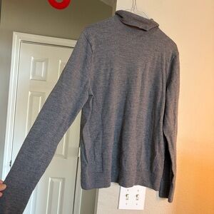 men’s Banana Republic grey turtleneck sweater